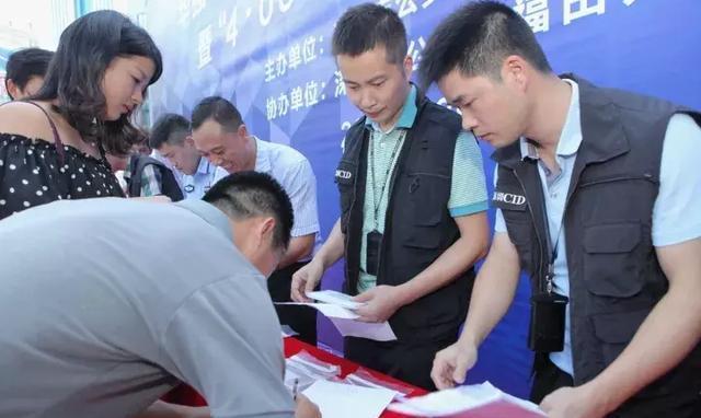 深圳警方缴获2800余部被盗抢苹果手机华强北现场返还! 智能家居 深圳警方缴获2800余部被盗抢苹果手机华强北现场返还! 深圳警方缴获2800余部被盗抢苹果手机华强北现场返还! 智能家居