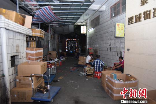 福建泉州批发一条街变身电商“幸福街” 人工智能 福建泉州批发一条街变身电商“幸福街” 福建泉州批发一条街变身电商“幸福街” 人工智能