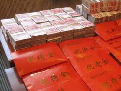 记者手记:“中国金都”若何“金中生金”? 智能家居 记者手记:“中国金都”若何“金中生金”? 记者手记:“中国金都”若何“金中生金”? 智能家居