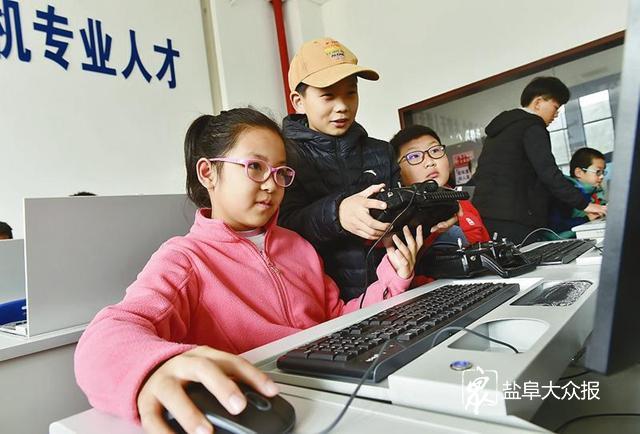 日月路小学小记者走进机电高职 智能家居 日月路小学小记者走进机电高职 日月路小学小记者走进机电高职 智能家居