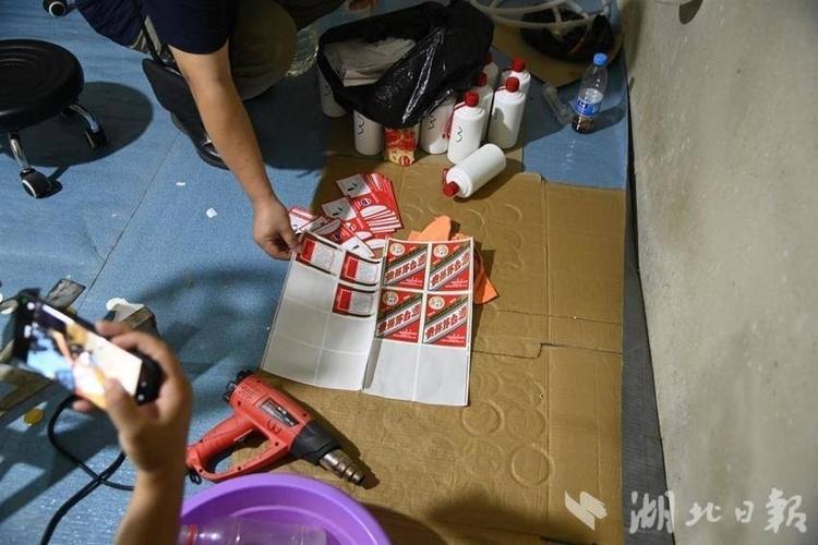 假茅台竟有防伪标签?上海警方捣毁6处茅台制假窝点案值3000余万元 智能科技 假茅台竟有防伪标签?上海警方捣毁6处茅台制假窝点案值3000余万元 假茅台竟有防伪标签?上海警方捣毁6处茅台制假窝点案值3000余万元 智能科技