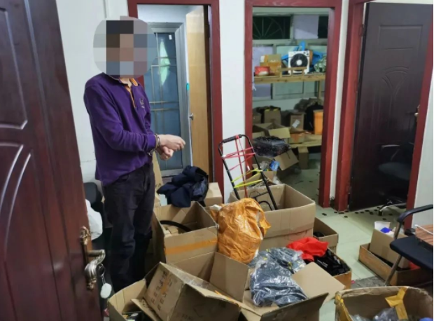 连充电宝和运动鞋都能改装成偷拍装备的团伙被抓了 智能家居 连充电宝和运动鞋都能改装成偷拍装备的团伙被抓了 连充电宝和运动鞋都能改装成偷拍装备的团伙被抓了 智能家居