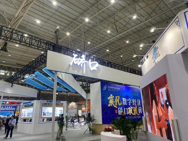 智能办公桌为你“撑腰”武汉电博会上这些科技很接“地气” 人工智能 智能办公桌为你“撑腰”武汉电博会上这些科技很接“地气” 智能办公桌为你“撑腰”武汉电博会上这些科技很接“地气” 人工智能