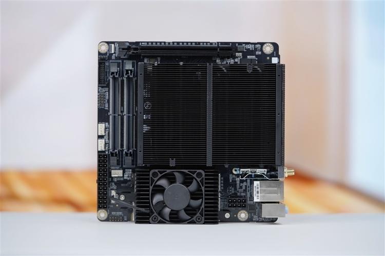 锐龙9 7945HX、ITX主板合体!铭凡BD790i评测 人工智能 锐龙9 7945HX、ITX主板合体!铭凡BD790i评测 锐龙9 7945HX、ITX主板合体!铭凡BD790i评测 人工智能