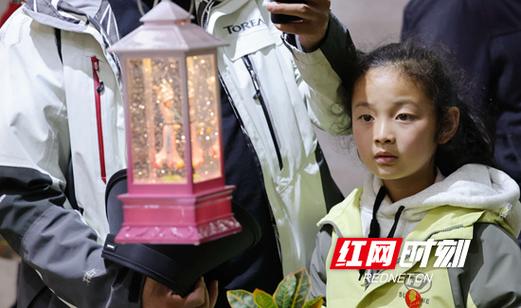 “御笔峰”立体水晶灯惊艳亮相 武陵源区推出精致超萌系列文创产品 智能科技 “御笔峰”立体水晶灯惊艳亮相 武陵源区推出精致超萌系列文创产品 “御笔峰”立体水晶灯惊艳亮相 武陵源区推出精致超萌系列文创产品 智能科技