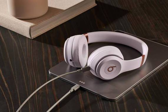 Beats Solo 4正式亮相 重量更轻续航50小时售1799元 互联通信 Beats Solo 4正式亮相 重量更轻续航50小时售1799元 Beats Solo 4正式亮相 重量更轻续航50小时售1799元 互联通信