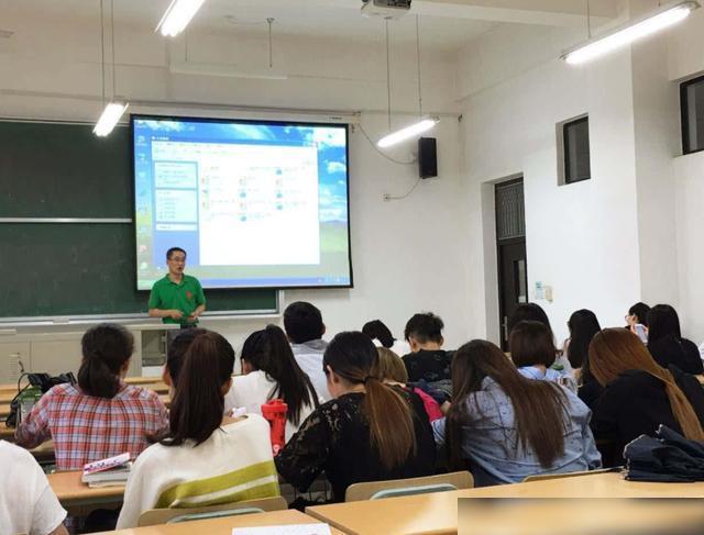 山东一高校规定教室上禁用手机、电脑等电子产品校方:若需要可提前申请 互联通信 山东一高校规定教室上禁用手机、电脑等电子产品校方:若需要可提前申请 山东一高校规定教室上禁用手机、电脑等电子产品校方:若需要可提前申请 互联通信