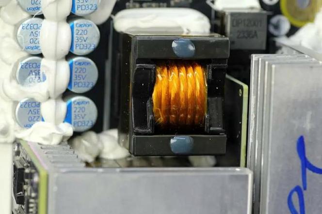 知足无人机快速供电大年夜疆户外电源POWER 500拆解 人工智能 知足无人机快速供电大年夜疆户外电源POWER 500拆解 知足无人机快速供电大年夜疆户外电源POWER 500拆解 人工智能