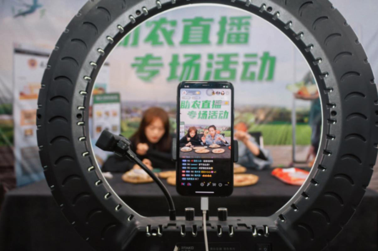 手机成“新农具”电商助农增收 智能家居 手机成“新农具”电商助农增收 手机成“新农具”电商助农增收 智能家居