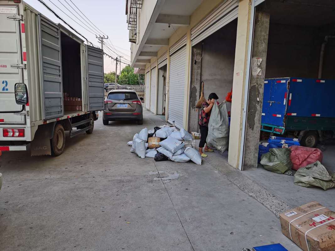 手握“新农具”干起“新农活”仪征这个村建起“电商城” 智能家居 手握“新农具”干起“新农活”仪征这个村建起“电商城” 手握“新农具”干起“新农活”仪征这个村建起“电商城” 智能家居