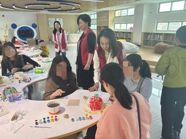 石狮市举行2024年“世界孤独症日”亲子手工创意活动 人工智能 石狮市举行2024年“世界孤独症日”亲子手工创意活动 石狮市举行2024年“世界孤独症日”亲子手工创意活动 人工智能