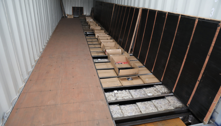 大年夜案速递|集装箱里设夹层 黄埔海关截获6.5万件走私电子产品 互联通信 大年夜案速递|集装箱里设夹层 黄埔海关截获6.5万件走私电子产品 大年夜案速递|集装箱里设夹层 黄埔海关截获6.5万件走私电子产品 互联通信