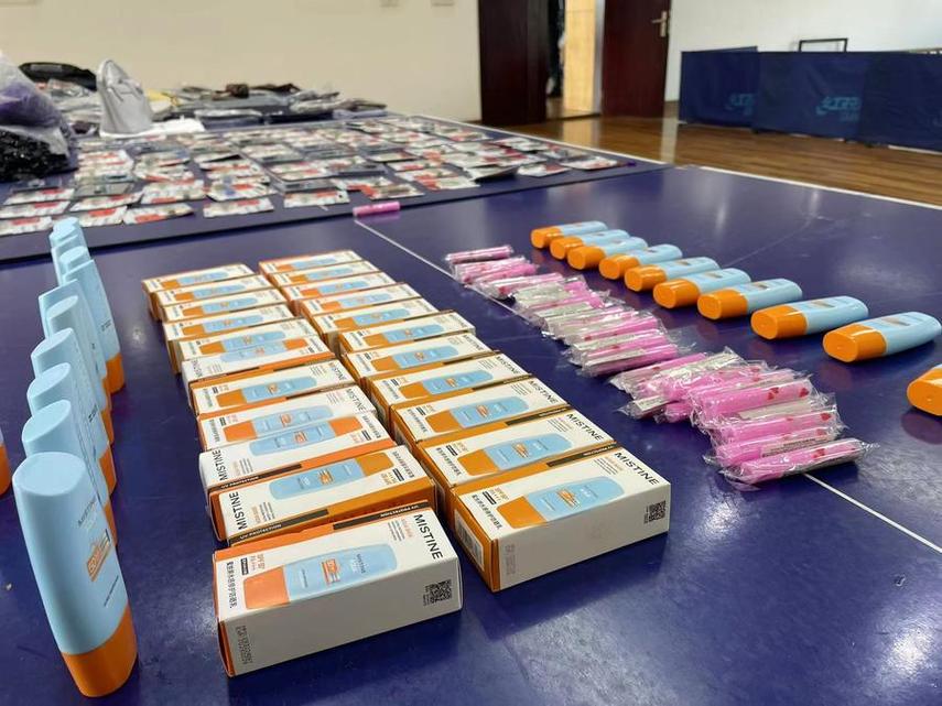 借助网红直播带货制售假装品牌U盘10人团伙被上海警方抓获 智能科技 借助网红直播带货制售假装品牌U盘10人团伙被上海警方抓获 借助网红直播带货制售假装品牌U盘10人团伙被上海警方抓获 智能科技