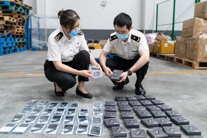 假的都是假的!黄埔海关查获46176个侵权电池 智能家居 假的都是假的!黄埔海关查获46176个侵权电池 假的都是假的!黄埔海关查获46176个侵权电池 智能家居