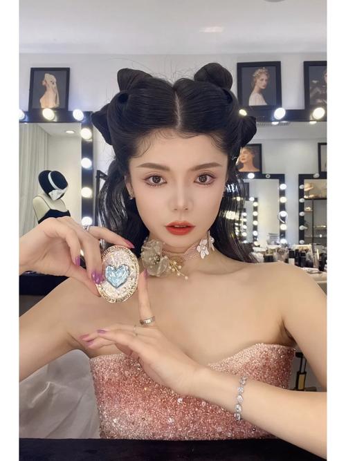 颜汐只是想先拿着化妆师offer解决温饱问题。没想到妆造几回再三出圈 互联通信 颜汐只是想先拿着化妆师offer解决温饱问题。没想到妆造几回再三出圈 颜汐只是想先拿着化妆师offer解决温饱问题。没想到妆造几回再三出圈 互联通信