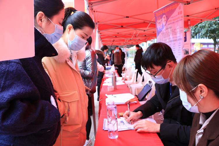移念头器人来“送岗” 乌市这场开在商场里的招聘会很“年轻” 互联通信 移念头器人来“送岗” 乌市这场开在商场里的招聘会很“年轻” 移念头器人来“送岗” 乌市这场开在商场里的招聘会很“年轻” 互联通信