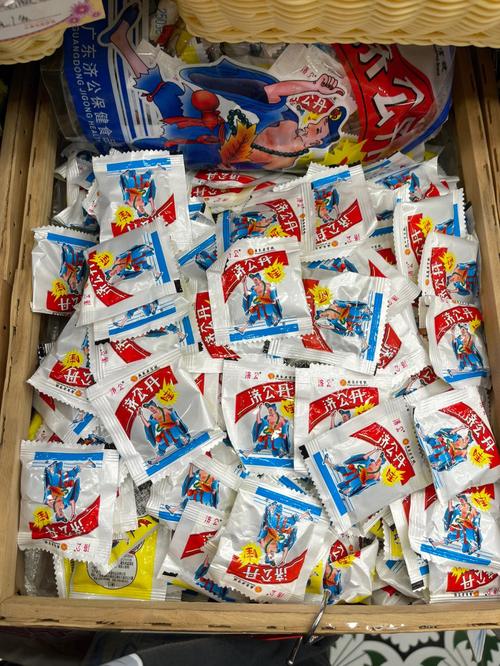 上海街头的这些“怀旧零食”吸引了孩子吓坏了家长 互联通信 上海街头的这些“怀旧零食”吸引了孩子吓坏了家长 上海街头的这些“怀旧零食”吸引了孩子吓坏了家长 互联通信