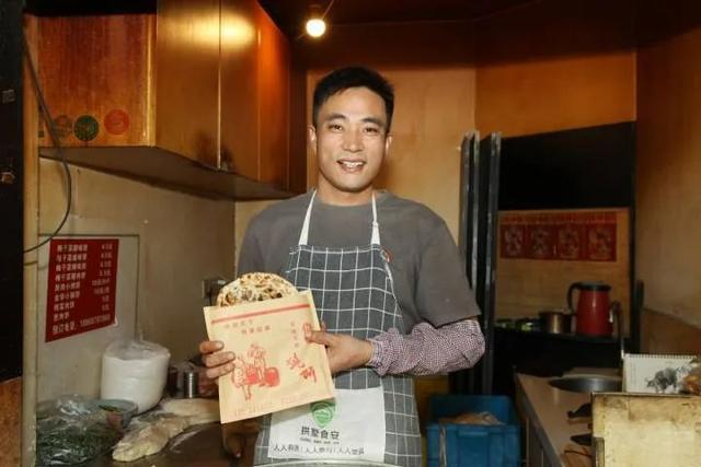 太帅被搭讪!杭州“饼二代”总被夸有人曾出月薪1万5挖他 智能家居 太帅被搭讪!杭州“饼二代”总被夸有人曾出月薪1万5挖他 太帅被搭讪!杭州“饼二代”总被夸有人曾出月薪1万5挖他 智能家居