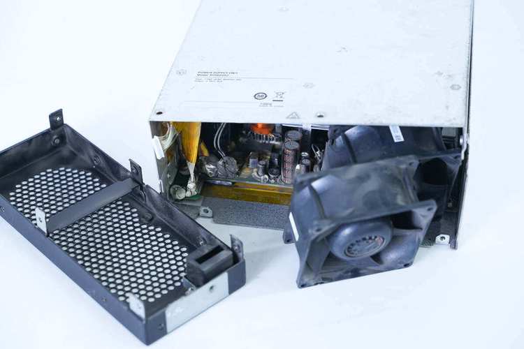 路边大年夜型新能源汽车充电桩内置华为15kW R75020G2充电模块拆解 互联通信 路边大年夜型新能源汽车充电桩内置华为15kW R75020G2充电模块拆解 路边大年夜型新能源汽车充电桩内置华为15kW R75020G2充电模块拆解 互联通信