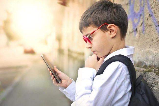 为什么越来越多的小学生戴眼镜?是电子产品毁了下一代吗? 人工智能 为什么越来越多的小学生戴眼镜?是电子产品毁了下一代吗? 为什么越来越多的小学生戴眼镜?是电子产品毁了下一代吗? 人工智能