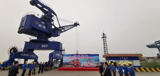 全国首个“无轨铁路货场”亮相佛山 人工智能 全国首个“无轨铁路货场”亮相佛山 全国首个“无轨铁路货场”亮相佛山 人工智能