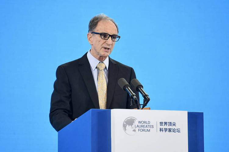 图灵奖得主赫尔曼:“我家里的电子产品许多是深圳制造”|2023西丽湖论坛专访 智能科技 图灵奖得主赫尔曼:“我家里的电子产品许多是深圳制造”|2023西丽湖论坛专访 图灵奖得主赫尔曼:“我家里的电子产品许多是深圳制造”|2023西丽湖论坛专访 智能科技