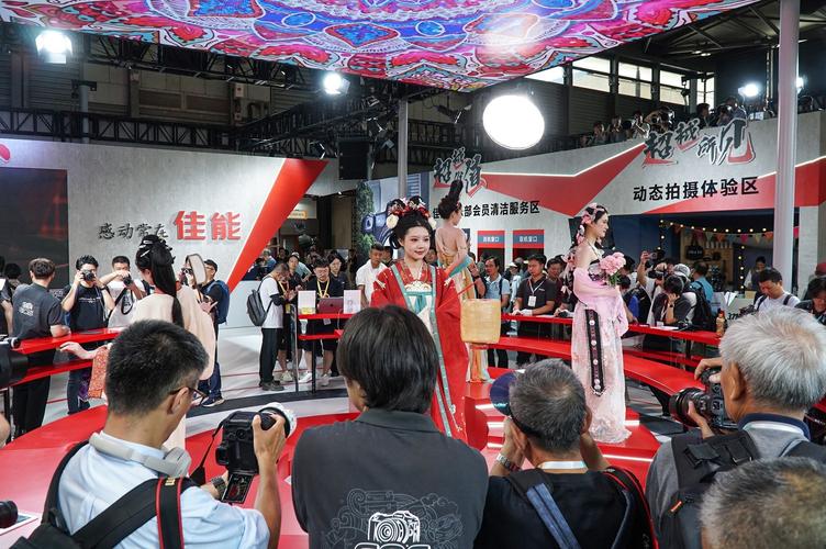 P\u0026I2024:佳能全线影像产品亮相 新全幅微单惹人爱 人工智能 P\u0026I2024:佳能全线影像产品亮相 新全幅微单惹人爱 P\u0026I2024:佳能全线影像产品亮相 新全幅微单惹人爱 人工智能