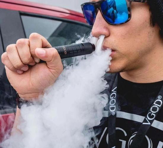 电烟杆子里出别墅?!前查询访问记者揭黑微商国产电子烟 互联通信 电烟杆子里出别墅?!前查询访问记者揭黑微商国产电子烟 电烟杆子里出别墅?!前查询访问记者揭黑微商国产电子烟 互联通信