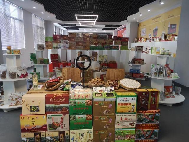 陕西供销农副产品富平展销中央、富平县福来乐电子商务公司开业 人工智能 陕西供销农副产品富平展销中央、富平县福来乐电子商务公司开业 陕西供销农副产品富平展销中央、富平县福来乐电子商务公司开业 人工智能