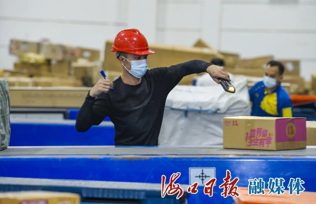 年货“云上”置快递不“打烊”!海口物流企业进级智能设备提高分娩效率涌现新气象 智能家居 年货“云上”置快递不“打烊”!海口物流企业进级智能设备提高分娩效率涌现新气象 年货“云上”置快递不“打烊”!海口物流企业进级智能设备提高分娩效率涌现新气象 智能家居