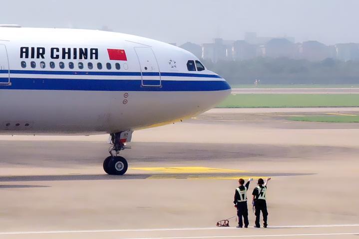 今日起国航也“迎接开机”! 国内13家航空公司陆续解禁空顶用手机 互联通信 今日起国航也“迎接开机”! 国内13家航空公司陆续解禁空顶用手机 今日起国航也“迎接开机”! 国内13家航空公司陆续解禁空顶用手机 互联通信