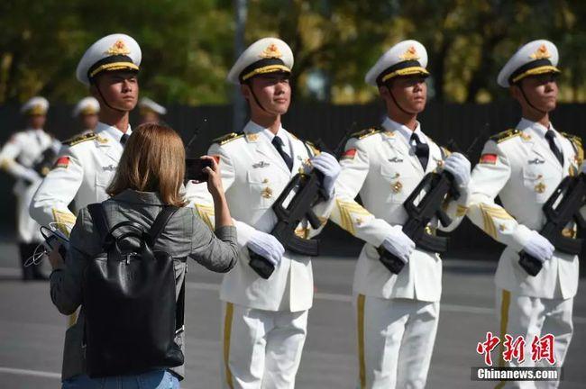 “爸今年国庆阅兵有你儿子” 智能科技 “爸今年国庆阅兵有你儿子” “爸今年国庆阅兵有你儿子” 智能科技