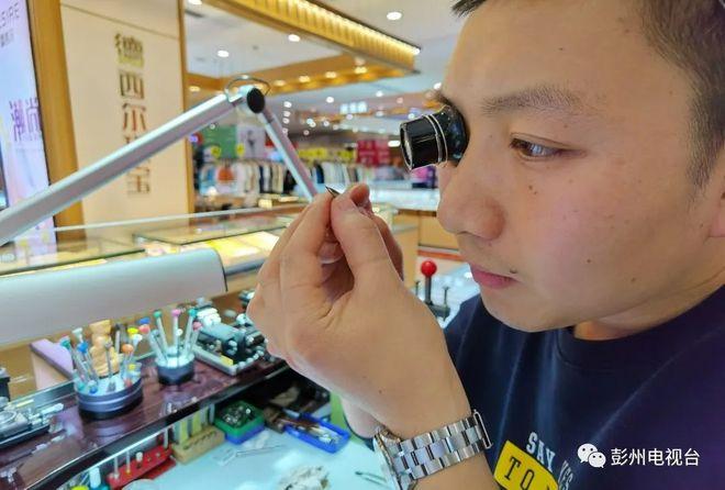 李俊良:我在百货大年夜楼修钟表 智能科技 李俊良:我在百货大年夜楼修钟表 李俊良:我在百货大年夜楼修钟表 智能科技