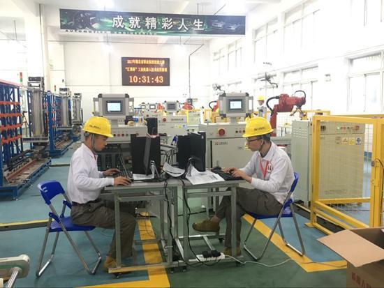 操作机械人、制作动漫……湖北2000高职生赛17项专业技能 智能家居 操作机械人、制作动漫……湖北2000高职生赛17项专业技能 操作机械人、制作动漫……湖北2000高职生赛17项专业技能 智能家居