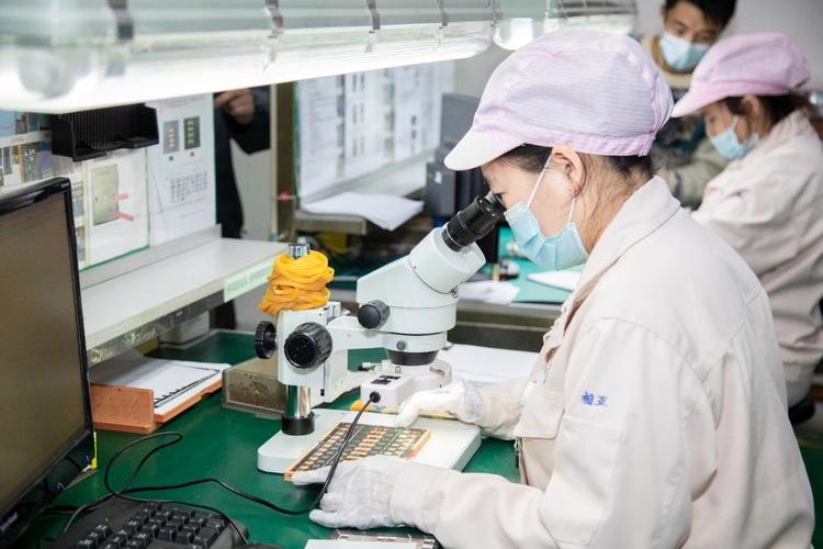 AI“抓鬼大年夜队”上线!赞助产线质检揪出光伏、PCB、芯片产品瑕疵 智能科技 AI“抓鬼大年夜队”上线!赞助产线质检揪出光伏、PCB、芯片产品瑕疵 AI“抓鬼大年夜队”上线!赞助产线质检揪出光伏、PCB、芯片产品瑕疵 智能科技