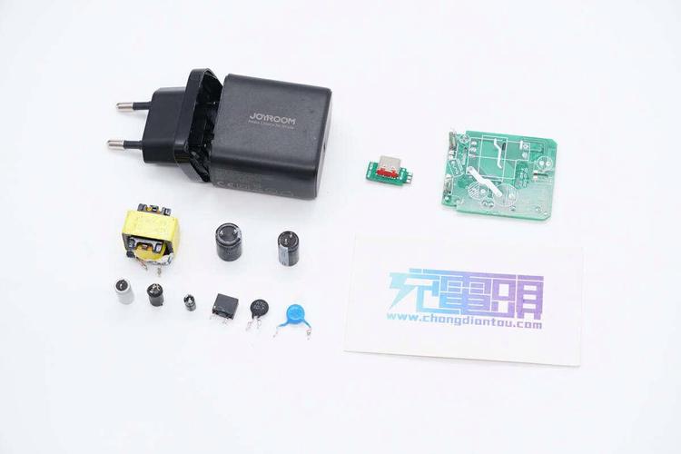 专为海外苹果iPhone 15手机用户打造机乐堂25W快充充电器拆解 专为海外苹果iPhone 15手机用户打造机乐堂25W快充充电器拆解 智能科技