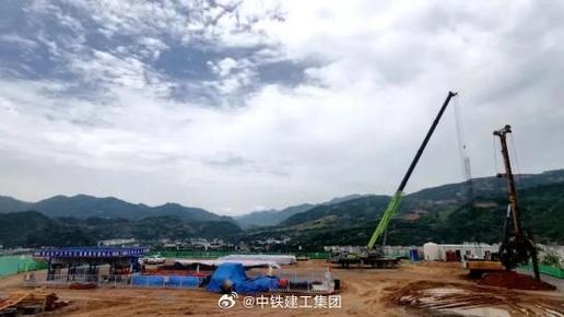 中铁建工集团承建的京广线信阳站改扩建项目正式通车 智能家居 中铁建工集团承建的京广线信阳站改扩建项目正式通车 中铁建工集团承建的京广线信阳站改扩建项目正式通车 智能家居