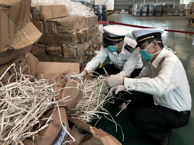 深圳查获逾4千斤电子“洋垃圾”以保税货品进境隐蔽性强 智能家居 深圳查获逾4千斤电子“洋垃圾”以保税货品进境隐蔽性强 深圳查获逾4千斤电子“洋垃圾”以保税货品进境隐蔽性强 智能家居