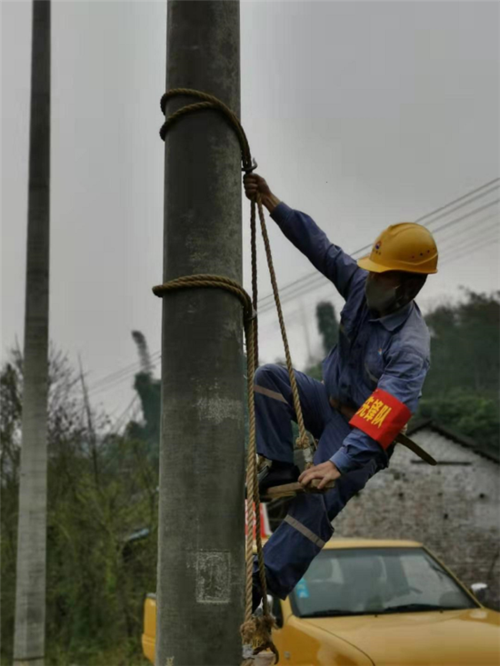 通利水泥取得电线杆登高维修装配专利担保维修人员在维修架内高下移动的稳定性 智能科技 通利水泥取得电线杆登高维修装配专利担保维修人员在维修架内高下移动的稳定性 通利水泥取得电线杆登高维修装配专利担保维修人员在维修架内高下移动的稳定性 智能科技