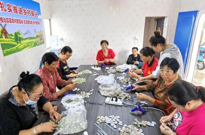 手工活促增收 河南尉氏县家门口拓宽就业路 互联通信 手工活促增收 河南尉氏县家门口拓宽就业路 手工活促增收 河南尉氏县家门口拓宽就业路 互联通信
