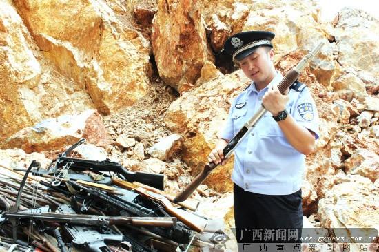 违法必究举报最高奖励2万元!南宁警方集中销毁造孽枪爆物 人工智能 违法必究举报最高奖励2万元!南宁警方集中销毁造孽枪爆物 违法必究举报最高奖励2万元!南宁警方集中销毁造孽枪爆物 人工智能