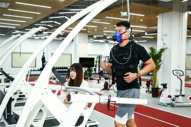 数百项极限破坏测试探访华为运动健康实验室亲眼目睹测试严苛性 互联通信 数百项极限破坏测试探访华为运动健康实验室亲眼目睹测试严苛性 数百项极限破坏测试探访华为运动健康实验室亲眼目睹测试严苛性 互联通信