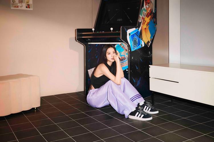 BLACKPINK 性感带货！Jennie 这双新鞋种草了！ BLACKPINK 性感带货！Jennie 这双新鞋种草了！ 互联通信