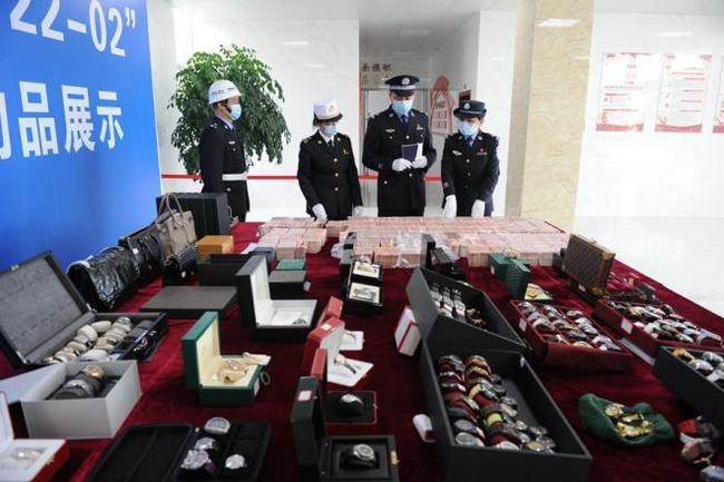 仿真奢侈品出国“镀金”回流 厦门海关宣告2019年十大年夜维权范例案例 仿真奢侈品出国“镀金”回流 厦门海关宣告2019年十大年夜维权范例案例 人工智能