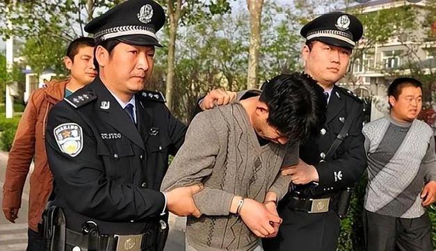 男同伙弄坏自己轿车女子报警要警察抓人原来另有隐情。 智能科技 男同伙弄坏自己轿车女子报警要警察抓人原来另有隐情。 男同伙弄坏自己轿车女子报警要警察抓人原来另有隐情。 智能科技