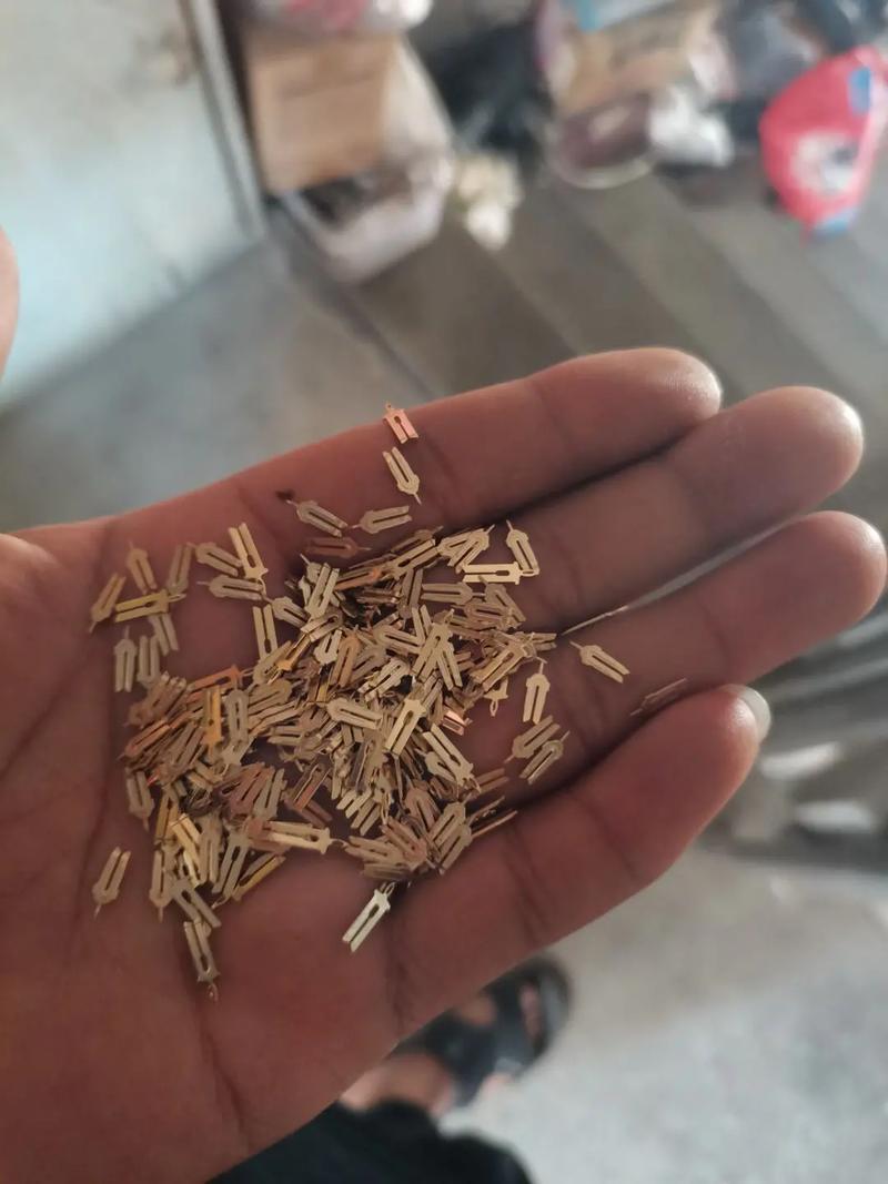 看着通俗的镀金料居然出这么多黄金电子垃圾提炼黄金 看着通俗的镀金料居然出这么多黄金电子垃圾提炼黄金 互联通信