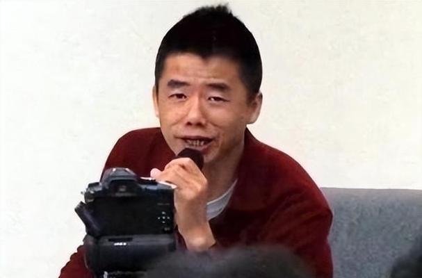 广东黄章：26岁白手创业单款手机卖出10万部且一年狂赚200亿 广东黄章：26岁白手创业单款手机卖出10万部且一年狂赚200亿 智能科技