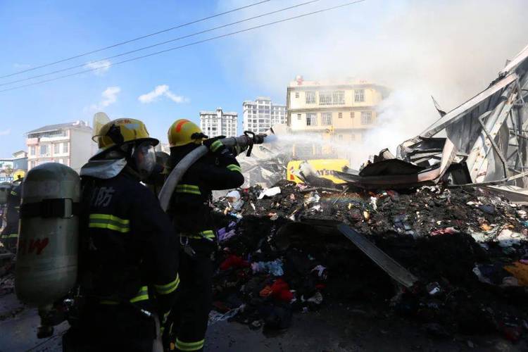 思茅区一废旧衣服收受接收仓库发生失火 消防救援人员及时扑救 智能家居 思茅区一废旧衣服收受接收仓库发生失火 消防救援人员及时扑救 思茅区一废旧衣服收受接收仓库发生失火 消防救援人员及时扑救 智能家居