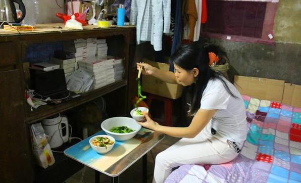 哈尔滨一保姆获赠2500元新衣冲动哭泣雇主:她细心照顾失落明母亲 互联通信 哈尔滨一保姆获赠2500元新衣冲动哭泣雇主:她细心照顾失落明母亲 哈尔滨一保姆获赠2500元新衣冲动哭泣雇主:她细心照顾失落明母亲 互联通信