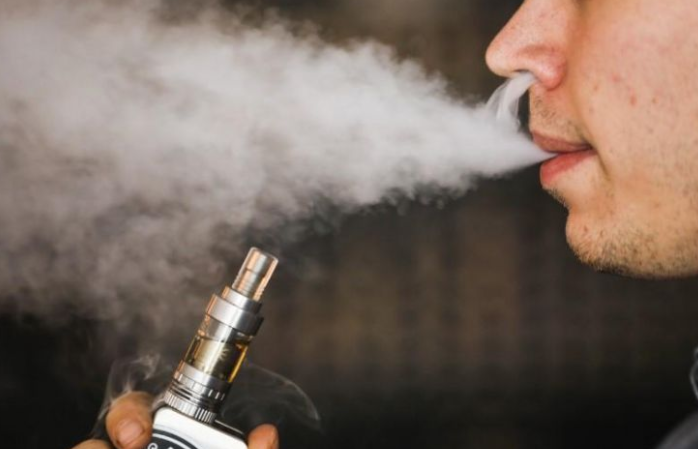 好恐怖！别再抽来路不明的电子烟了这哥们抽着抽着就炸了…… 好恐怖！别再抽来路不明的电子烟了这哥们抽着抽着就炸了…… 人工智能